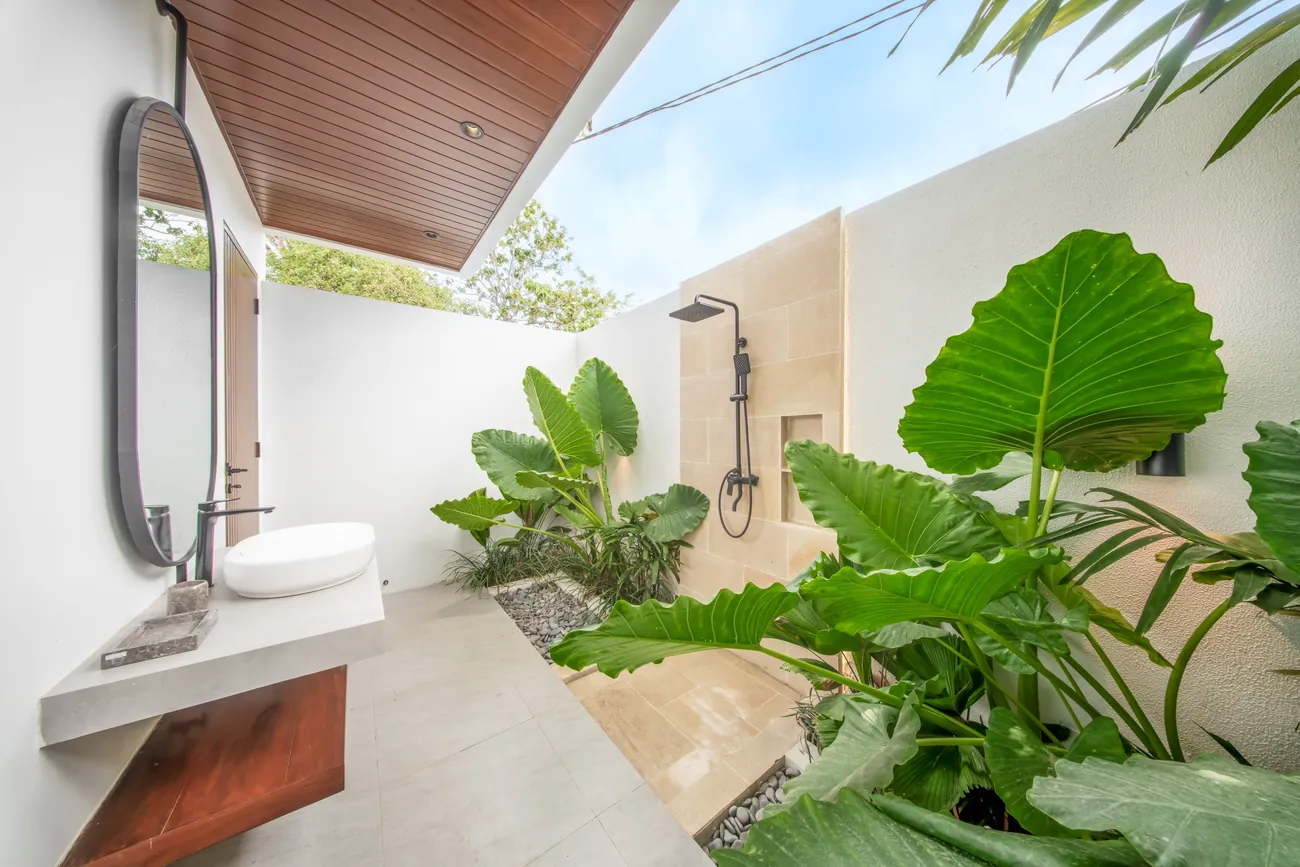 Salle de bain à ciel ouvert