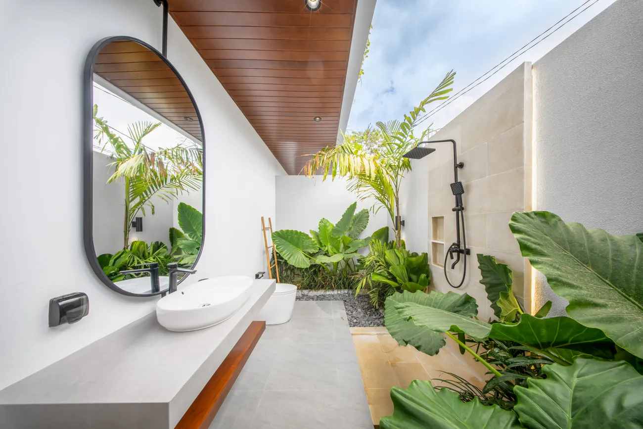 Salle de bain à ciel ouvert