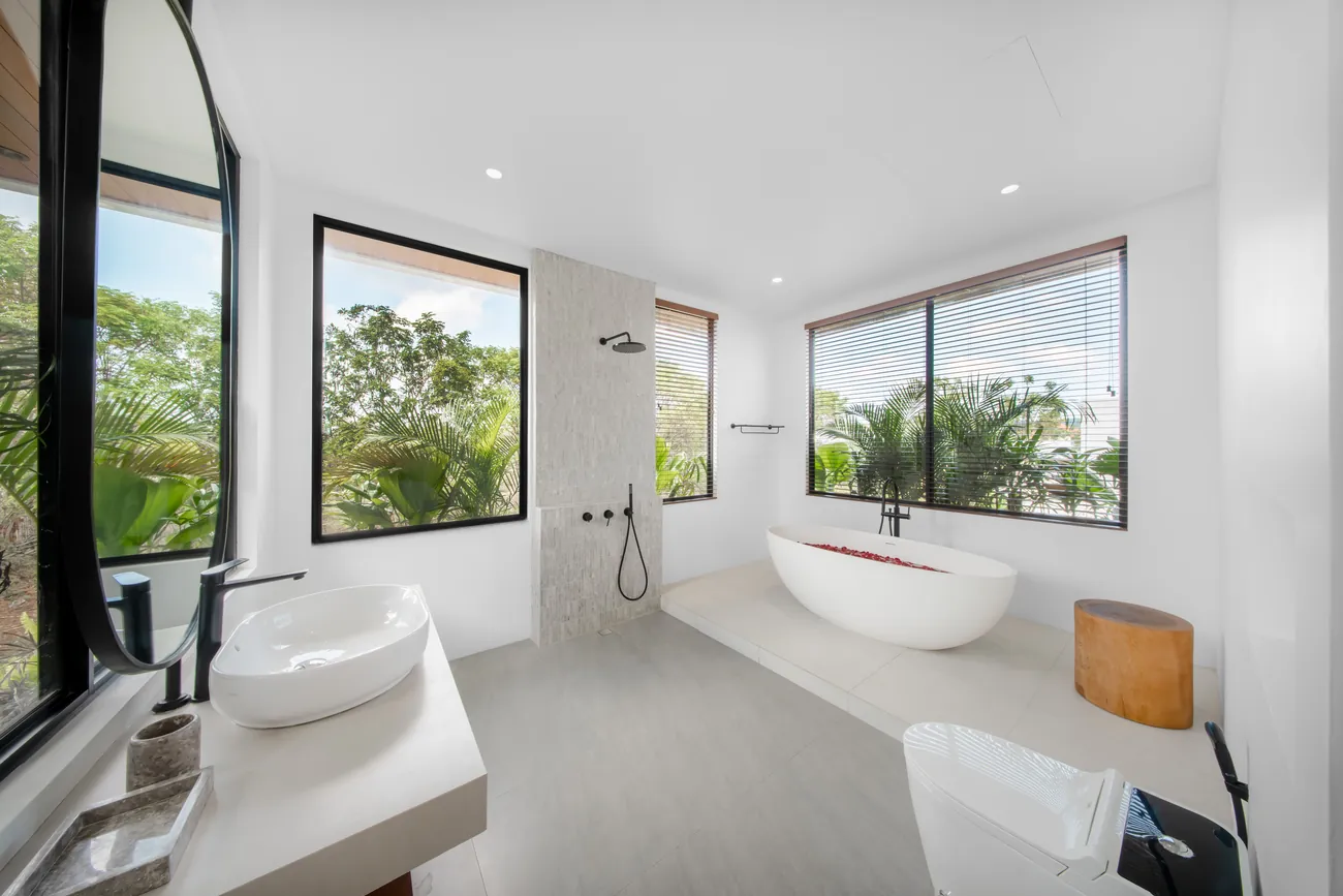 Salle de bain à ciel ouvert