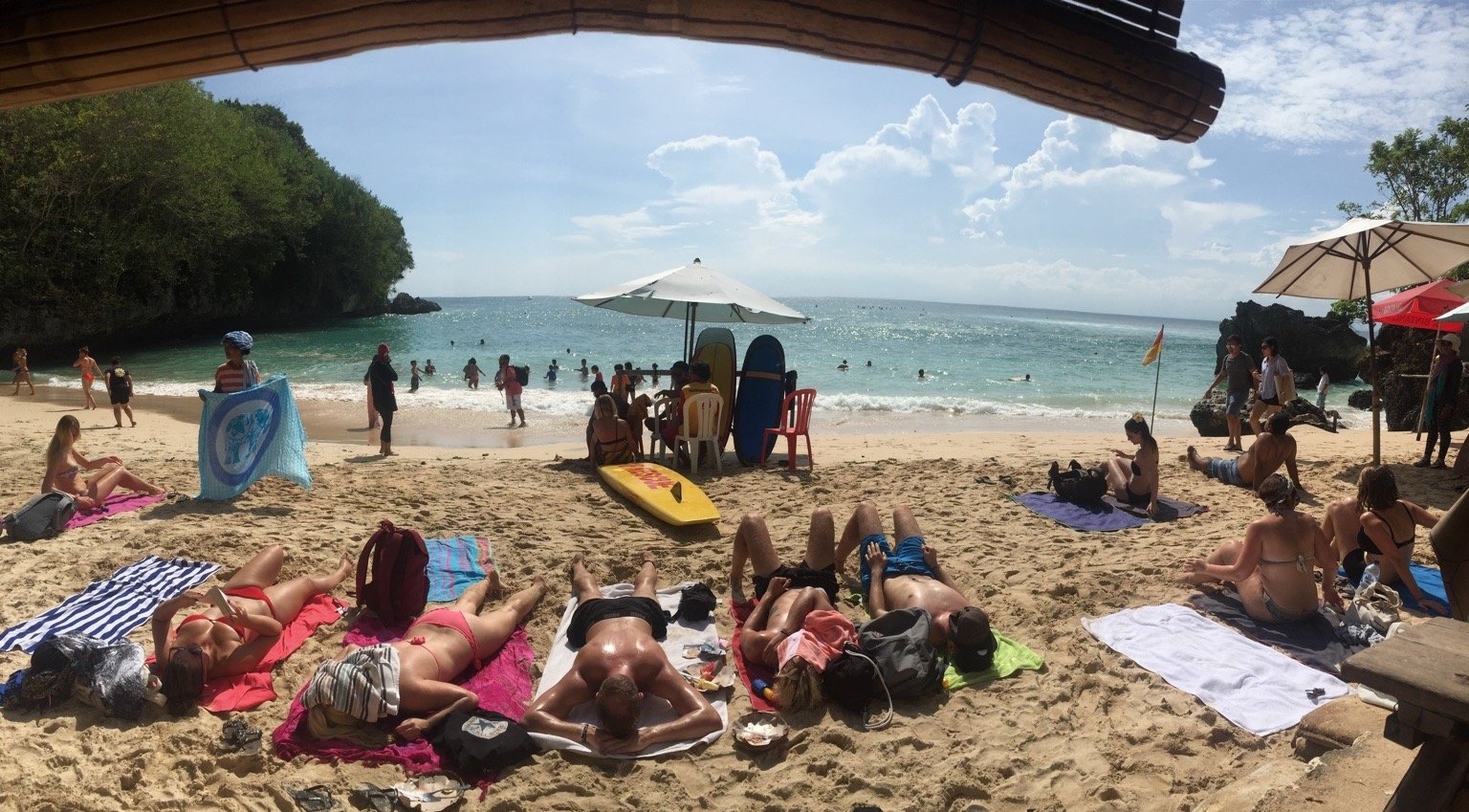 La crique de Padang Padang près d'Uluwatu, Bali
